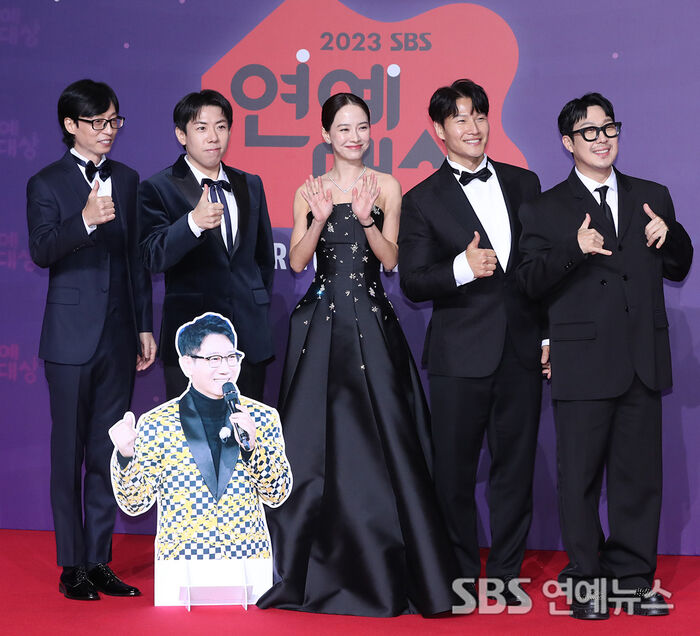 Running Man cast on the red carpet at the 2023 SBS Entertainment Awards