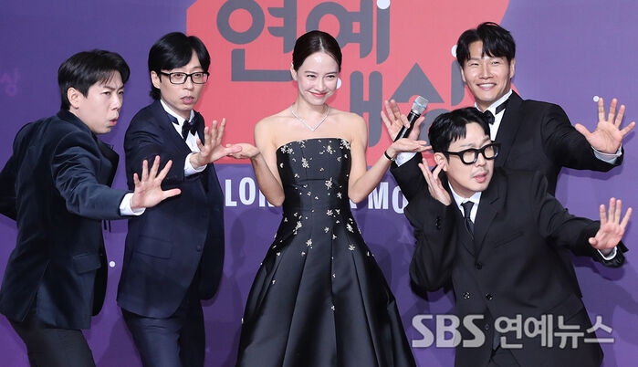 Running Man cast on the red carpet at the 2023 SBS Entertainment Awards