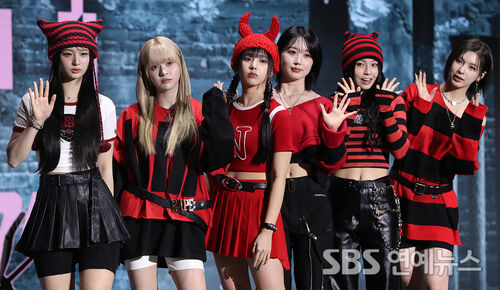 Throwback] NMIXX Bring Bold Red Energy at 'Fe3O4: BREAK' Press Event