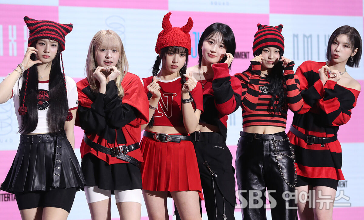 [Throwback] NMIXX Bring Bold Red Energy at 'Fe3O4: BREAK' Press Event
