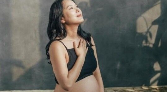 윤진서, 한의사 남편과 결혼 7년 만에 득녀