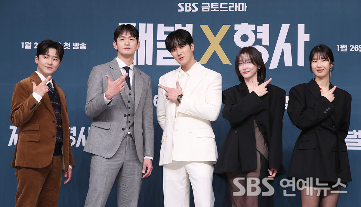 [E포토] SBS 사이다 히어로 계보를 잇는 '재벌X형사'의 주역들