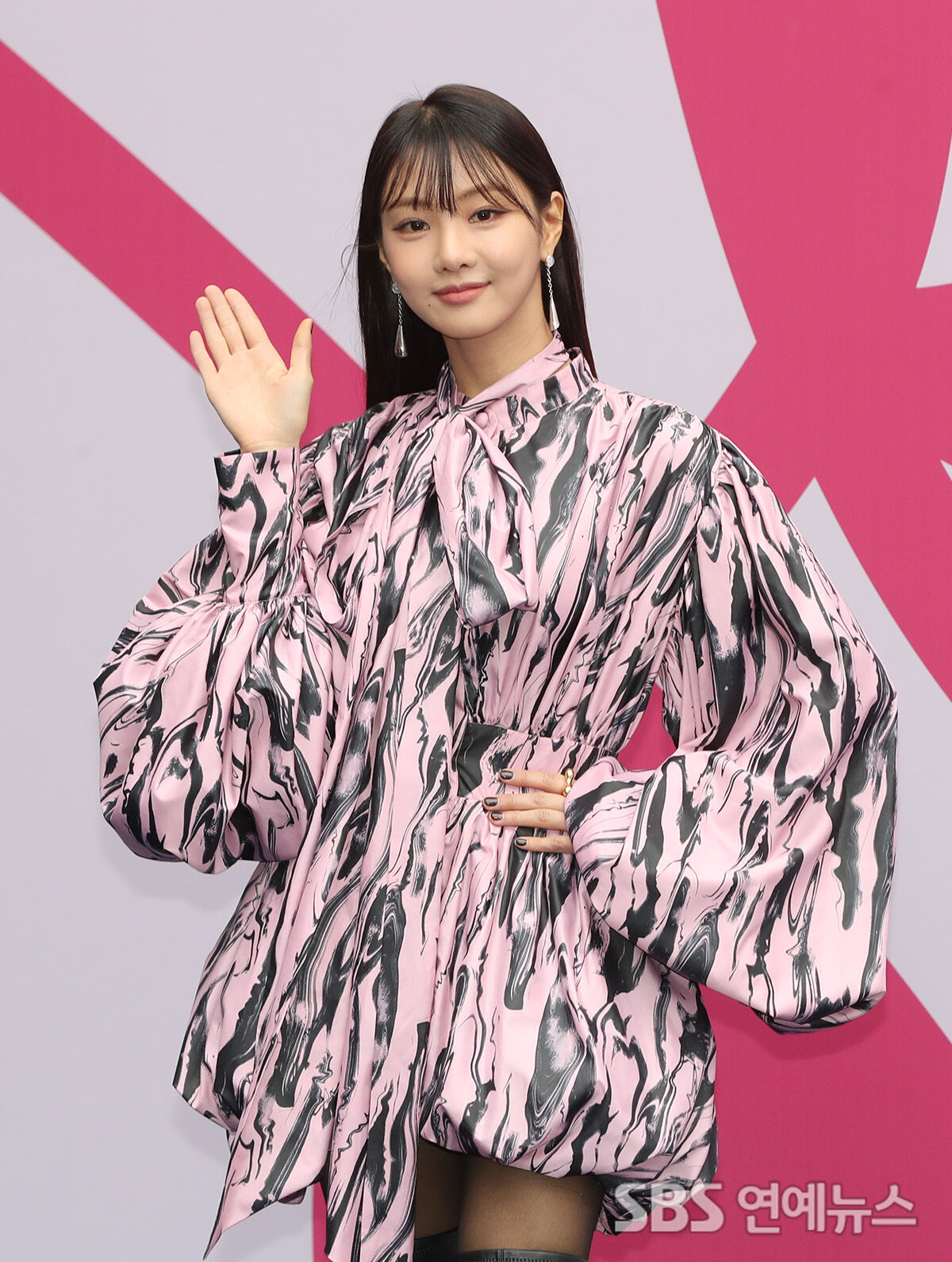 [E포토] 이세희, '패션위크 사로잡은 블랙&핑크 패션'
