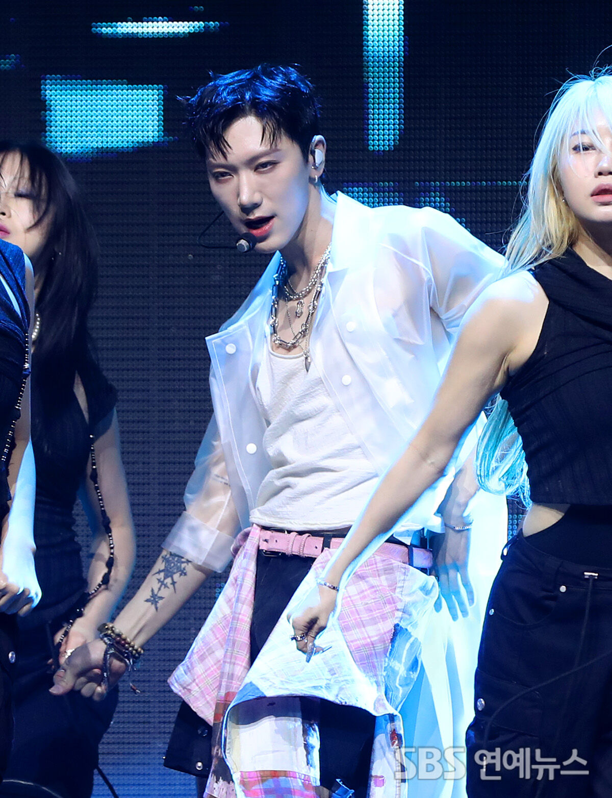 [E포토] NCT 텐, '카리스마 넘치는 표정 연기'