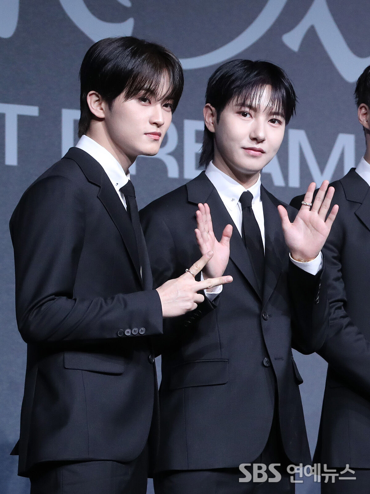 [Throwback] NCT DREAM's MARK & RENJUN Turn on the Charm at 'DREAM( )SCAPE' Press Event