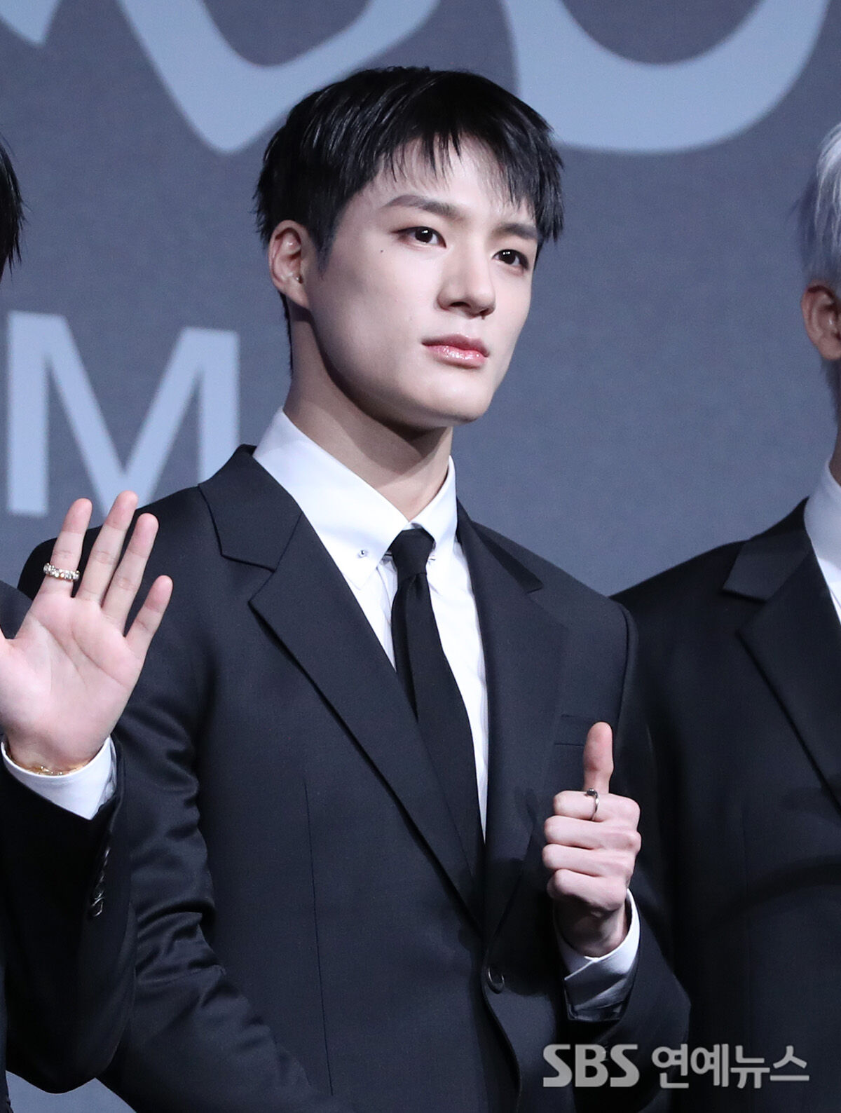 [Throwback] NCT DREAM's JENO Smolders at 'DREAM( )SCAPE' Press Event
