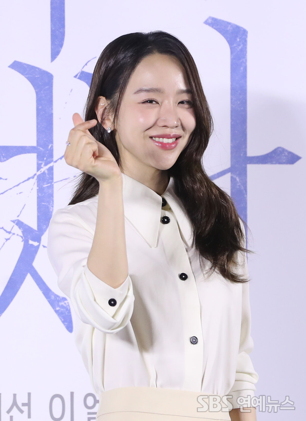 [Throwback] Shin Haesun’s Sweet Finger-Heart Moment