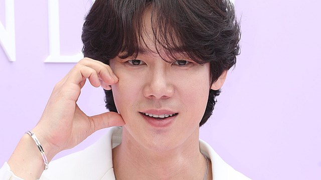 [Throwback] Yoo Yeonseok Radiates Pure Prince Vibes at Jewelry Photocal