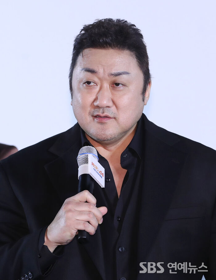 Don Lee Mourns the Passing of His Father Today Alongside Wife Ye Jung-hwa