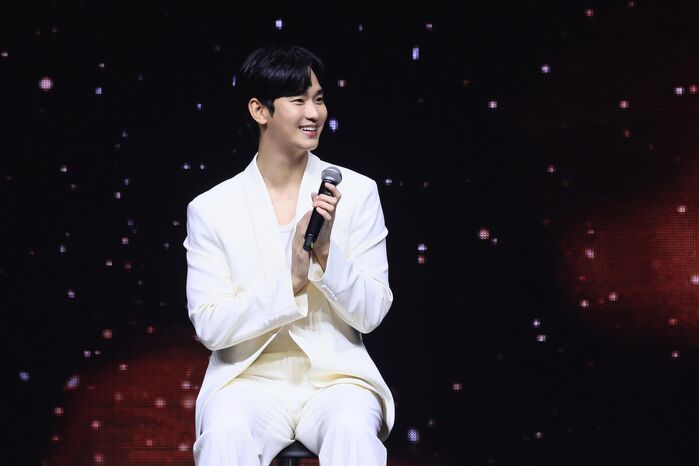 김수현