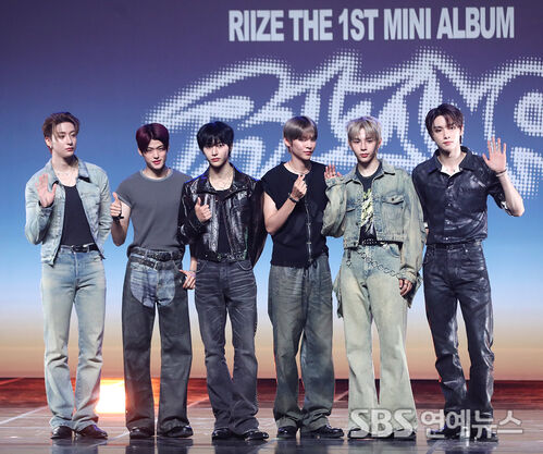 RIIZE at the 'RIIZING' media showcase in Seoul
