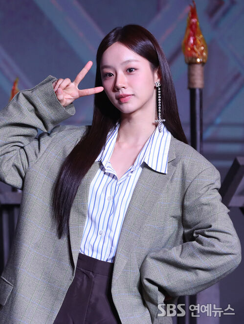 Hyeri on the photo line for Netflix’s 'Agents of Mystery'