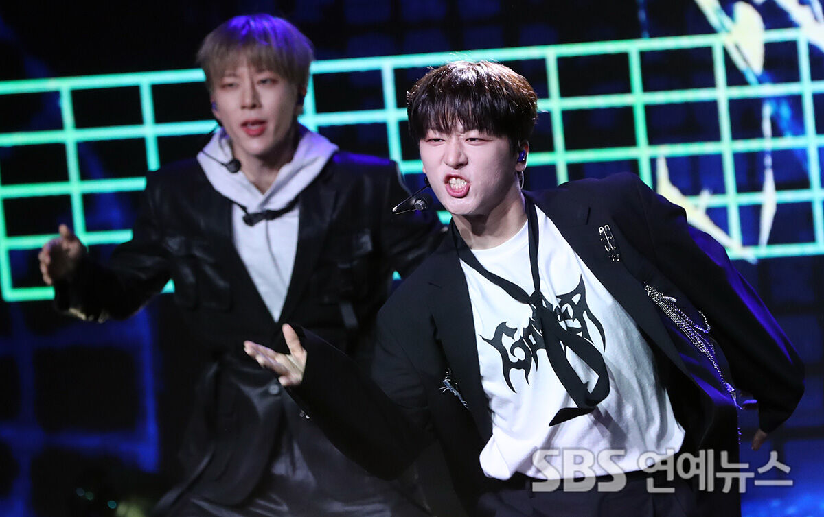 [E포토] 디그니티, '정식 데뷔, 설레는 무대'