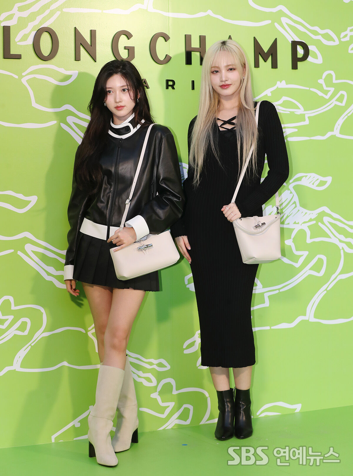 IVE's Gaeul and Liz share sweet heart-hands at the Longchamp photocall