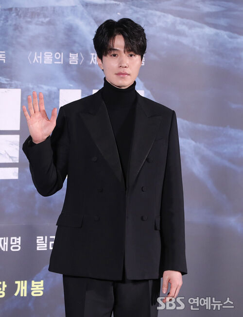 이동욱 측, 도 넘은 사생활 침해 엄중 경고 "항공편 정보 취득해 기내 접근 시도"