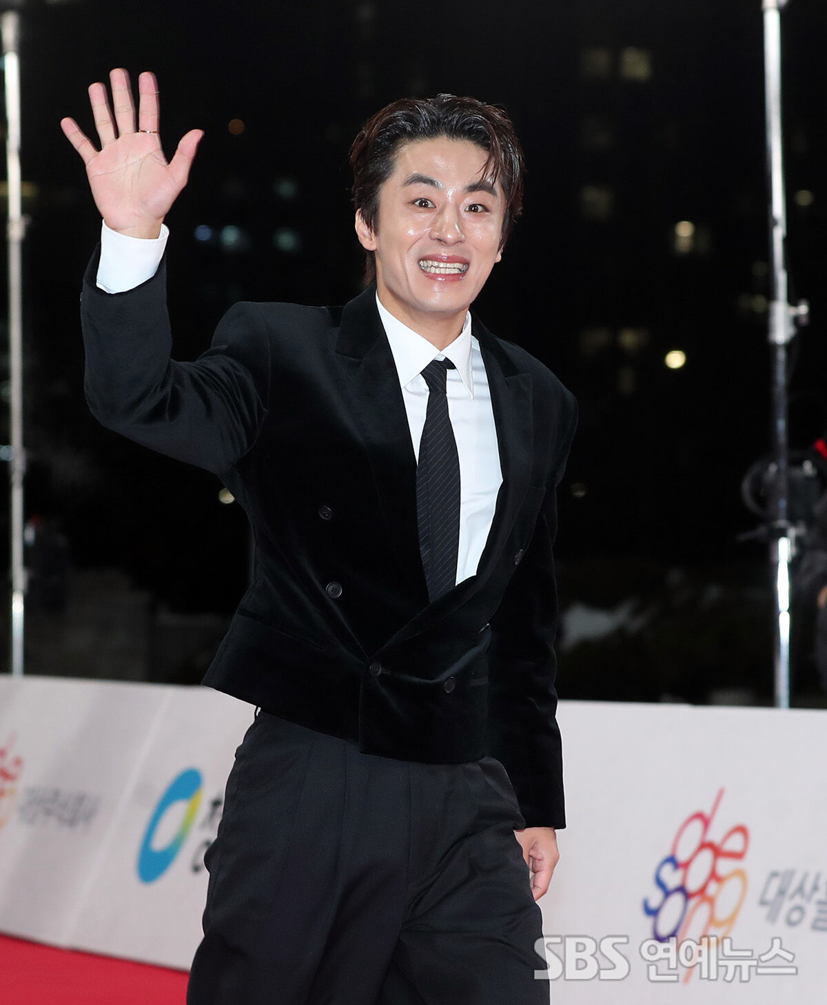 구교환