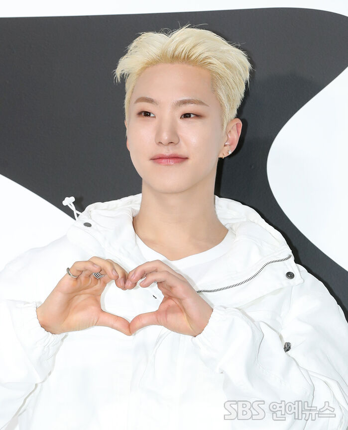 [Throwback]  Hoshi of SEVENTEEN Sends a Heart Straight to Carats