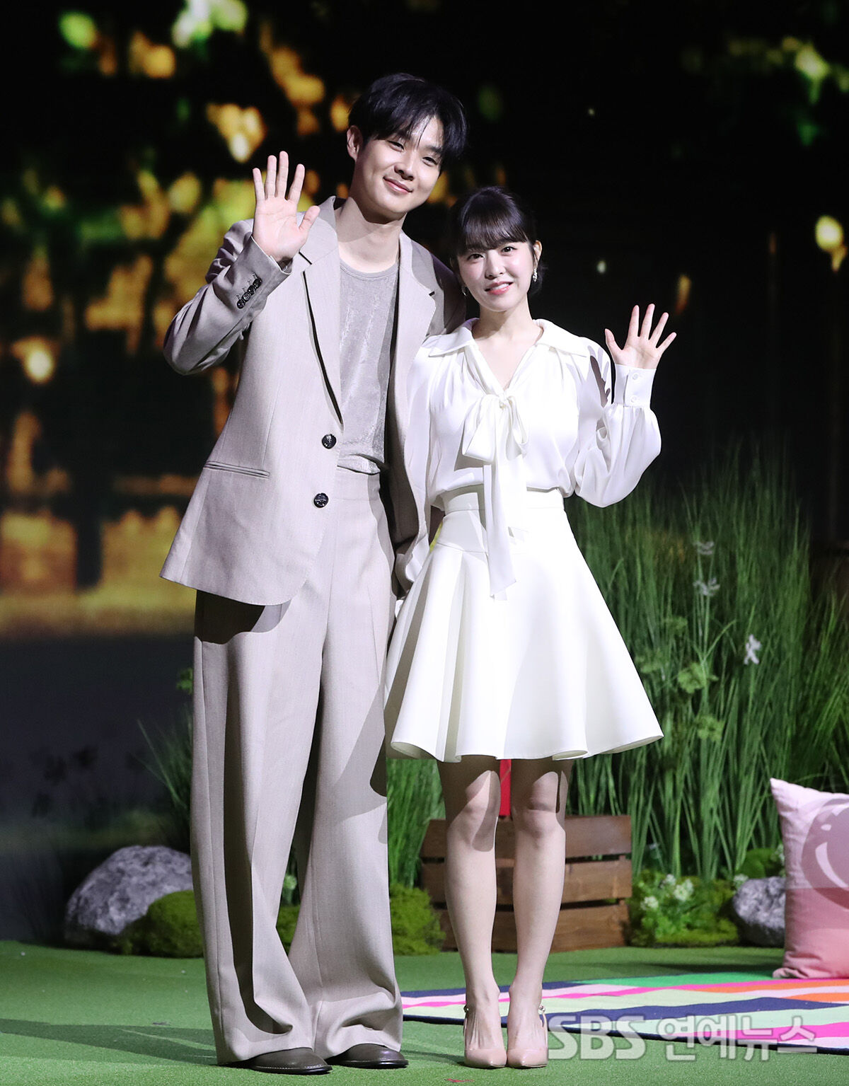 Choi Woo-shik Park Bo-young
