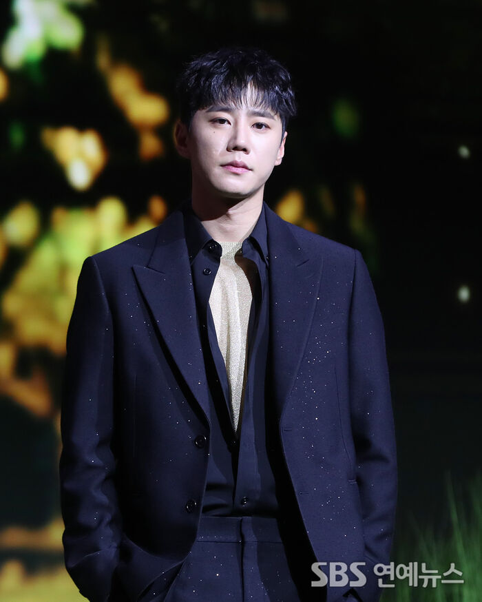 [E-Photo] Lee Jun-young, 'Exuding Charismatic Charm'