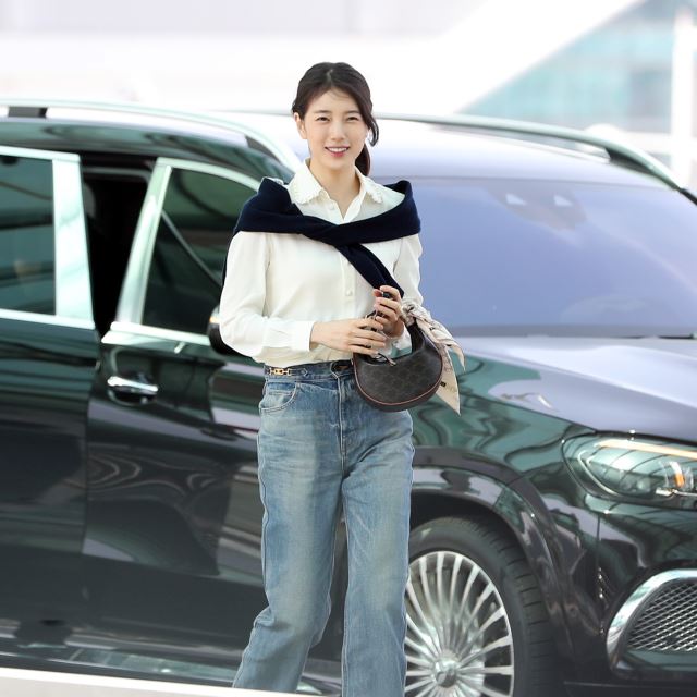 SUZY様 E-Photo] Suzy, 'The Woman Who Brings Spring Wherever She Goes'