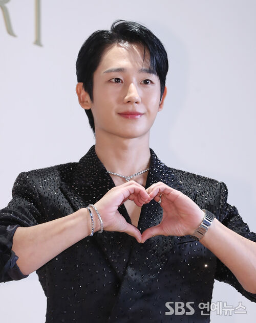 E-Photo] Jung Hae-in, 'Capturing Hearts Even from Afar'