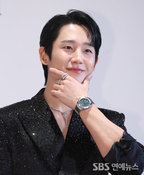 E-Photo] Jung Hae-in, 'Capturing Hearts Even from Afar' | SBS 뉴스