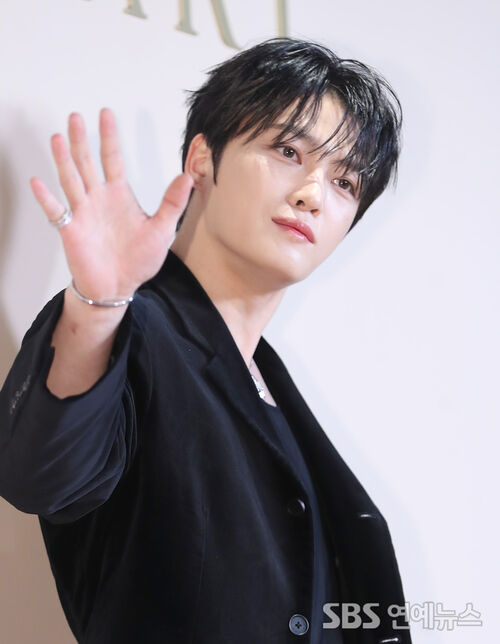 E-Photo] Kim Jaejoong: 'Glistening Eyes, Nose, Lips, and a Heart'