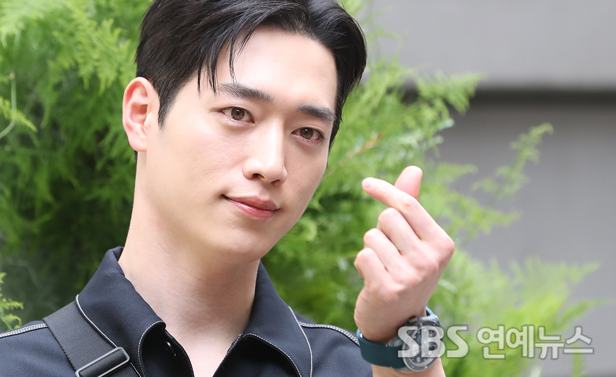 [E-Photo] SEO KANG-JUN, 'An Irresistible Wink'