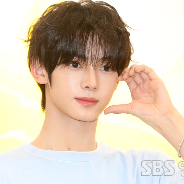 E-Photo] TWS HANJIN, 'Lighting Up the Morning with a Heart'