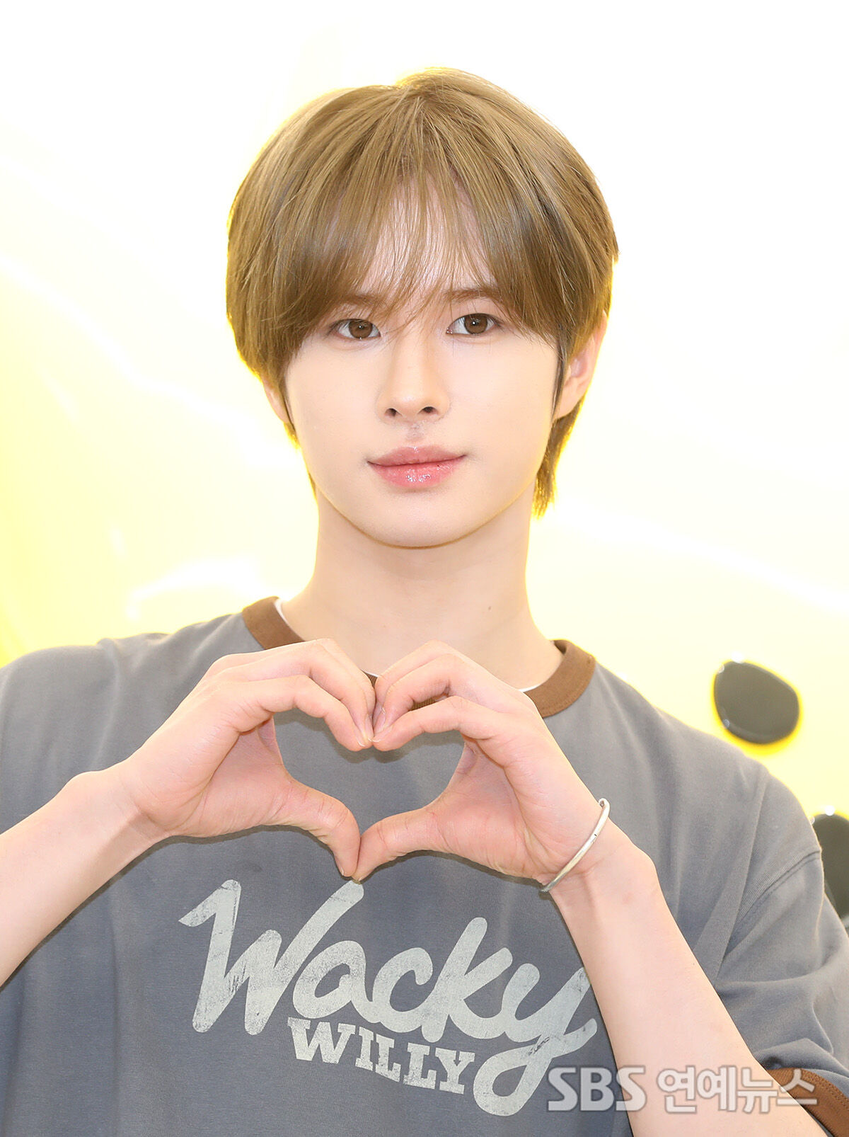 E-Photo] TWS's KYUNGMIN, 'The Youngest Overflowing with Charm'