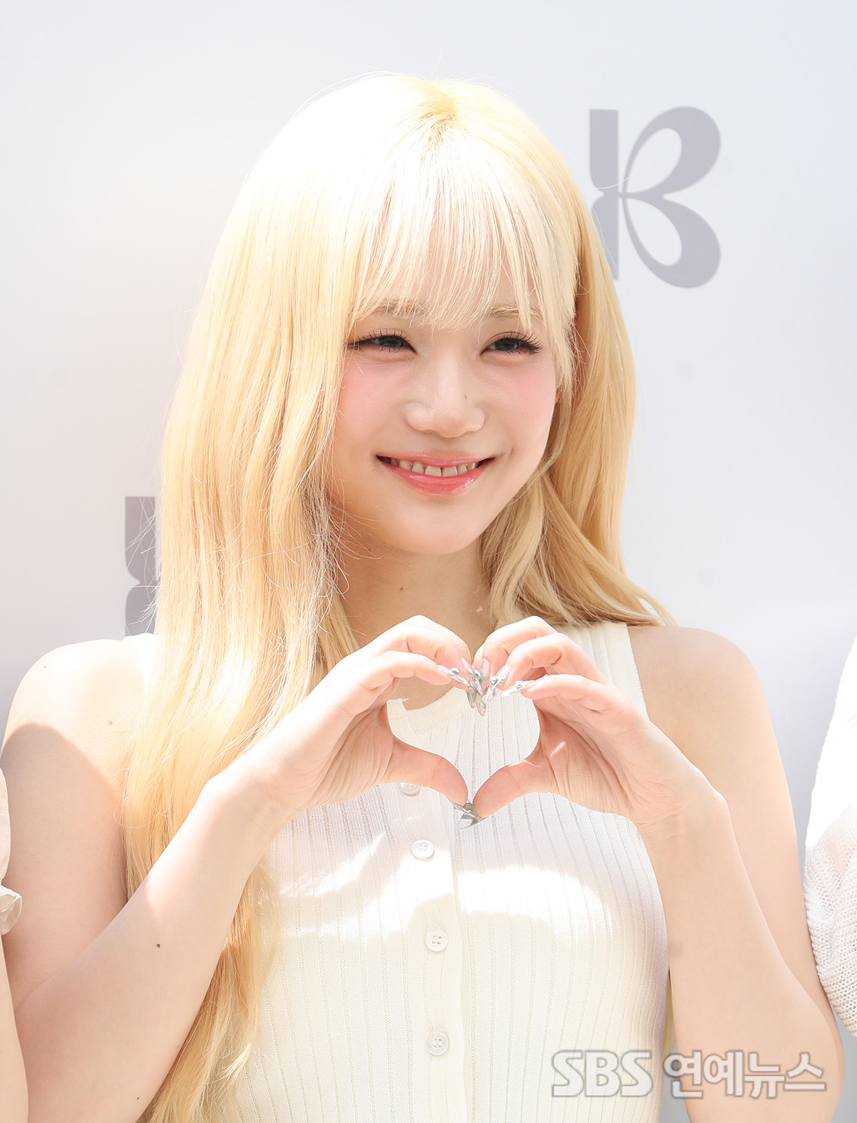 E-Photo] TripleS Yoon SeoYeon, 'Shining Like a Blonde Doll'