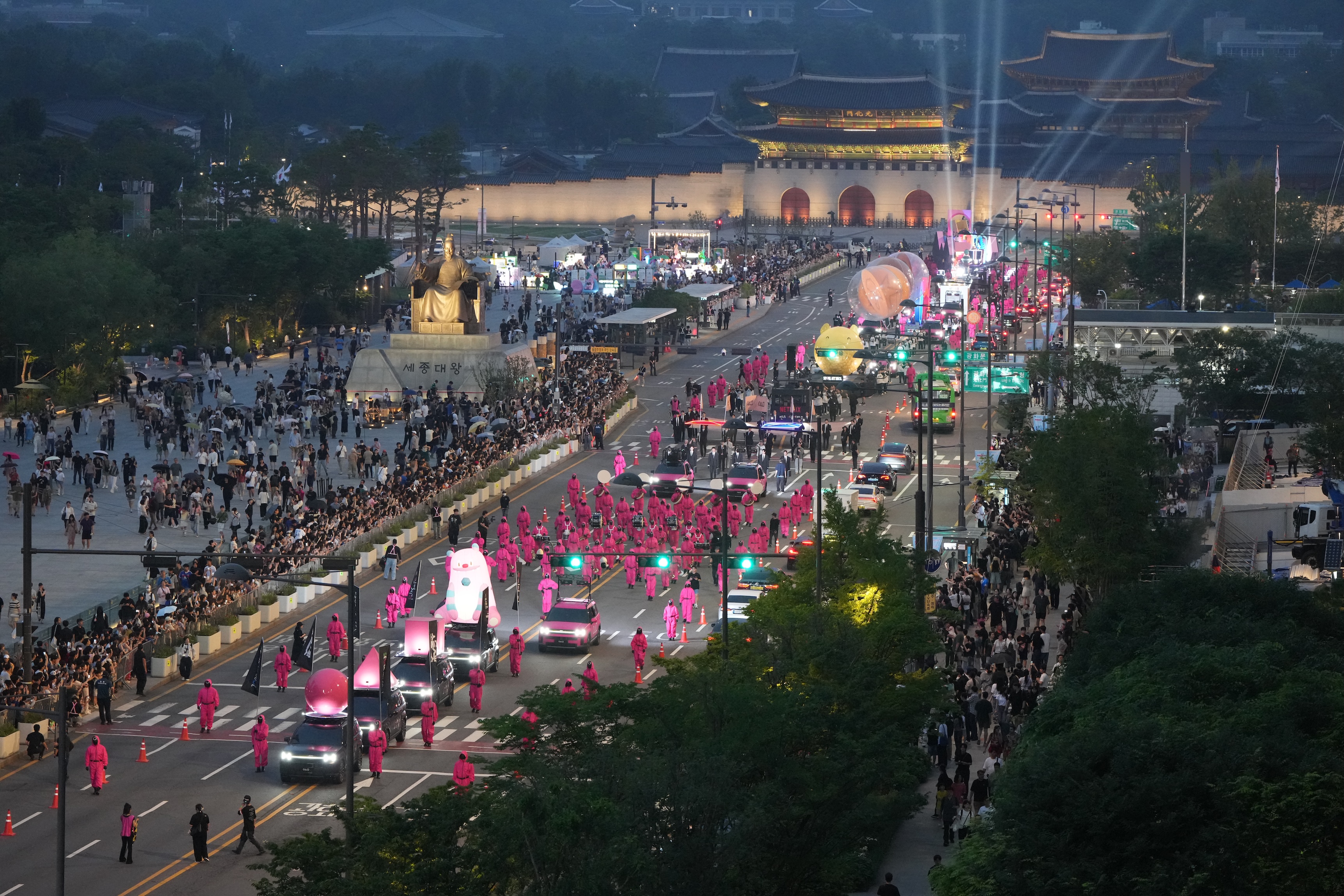 '오징어 게임3', 서울 시청 달궜다 …수만 명과 함께한 역대급 팬 이벤트