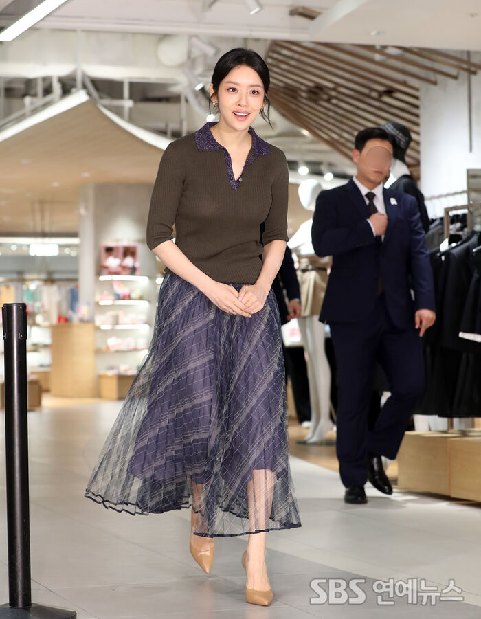 [E-Photo] Cha Joo-young, 'Styling with a Long Skirt and Knitwear'