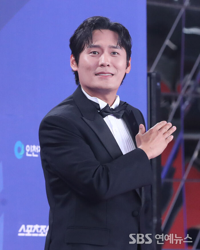 [E-Photo] Choi Dae-Hoon, 'Elegance Personified'