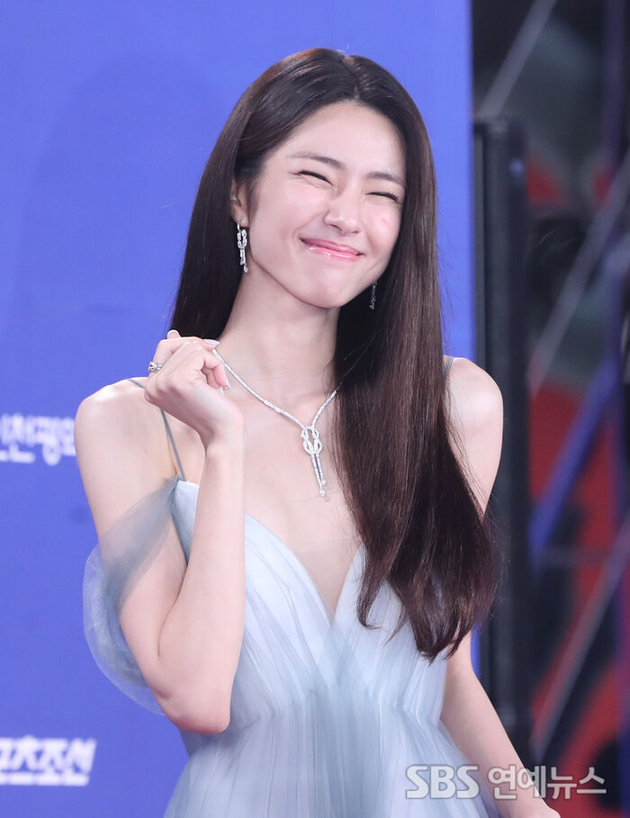 [E-Photo] Ha Young, "So Happy to Be at the Blue Dragon Awards"