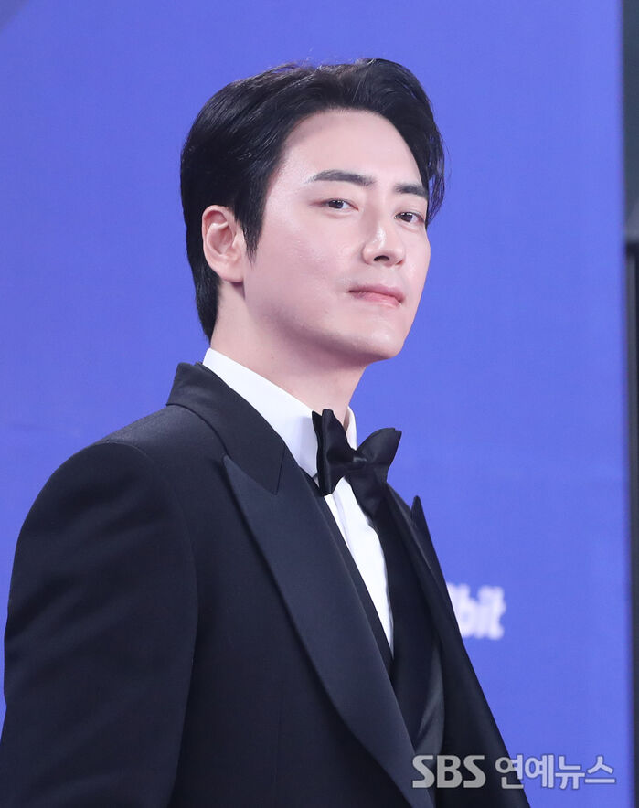 [E-Photo] Lee Jun-hyuk, 'Eyes That Say It All'