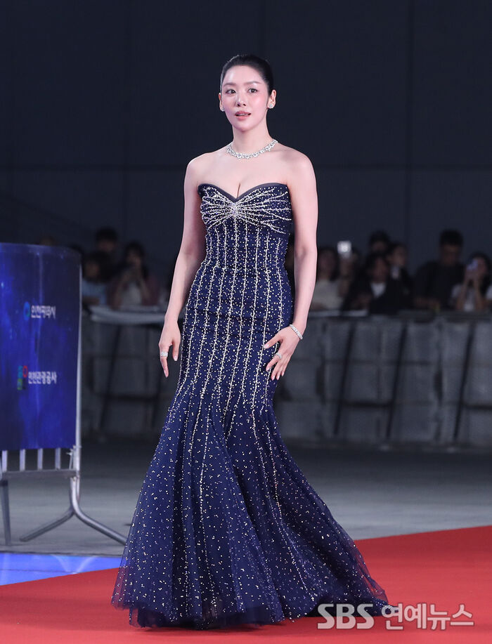 [E-Photo] Cha Ju-young, 'Dazzling in a Dragon-Embroidered Dress'