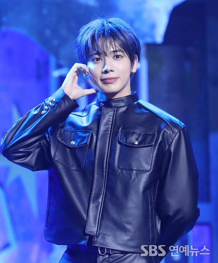 [E-Photo] TOMORROW X TOGETHER's TAEHYUN, 'Sparkling Eyes Full of Refreshing Charm'