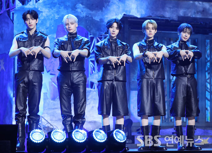 [E-Photo] TOMORROW X TOGETHER Returns with Their 4th Full Album