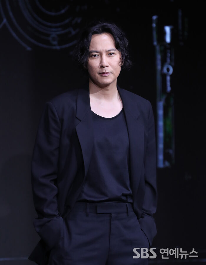 [E-Photo] Kim Nam-gil, 'A Sniper with Charismatic Gaze'