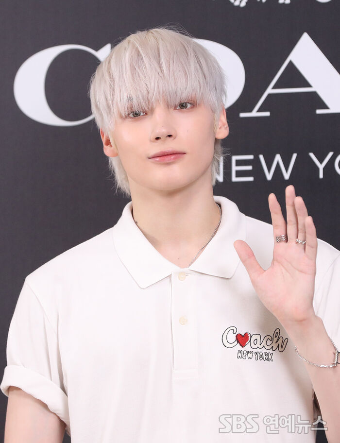 [E-Photo] TOMORROW X TOGETHER's HUENINGKAI, 'Saying Good Morning to Fans'