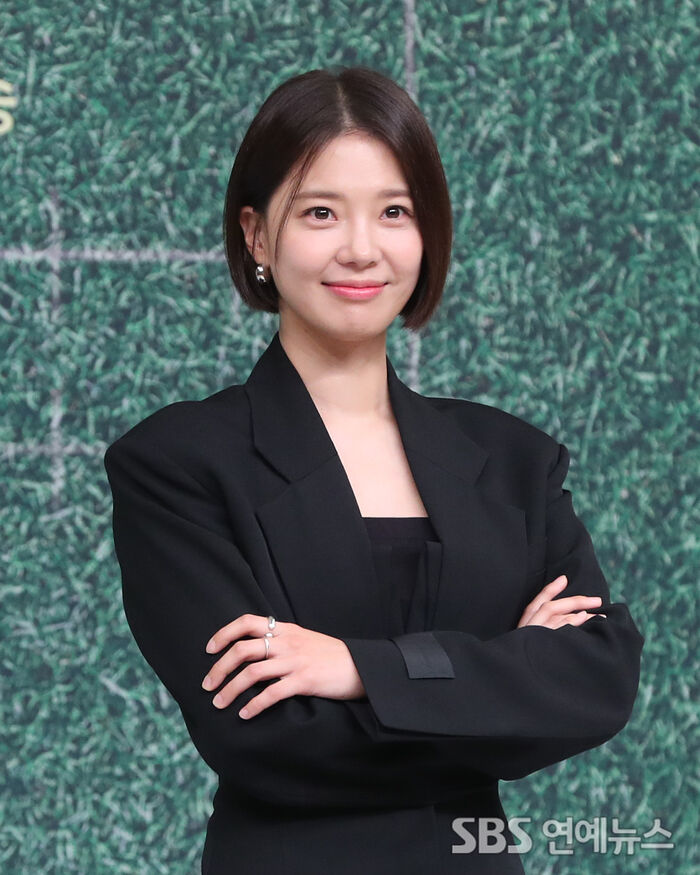 [E-Photo] Lim Se Mi, 'Capturing Hearts with the Lovely Smile of a Shooting Coach'