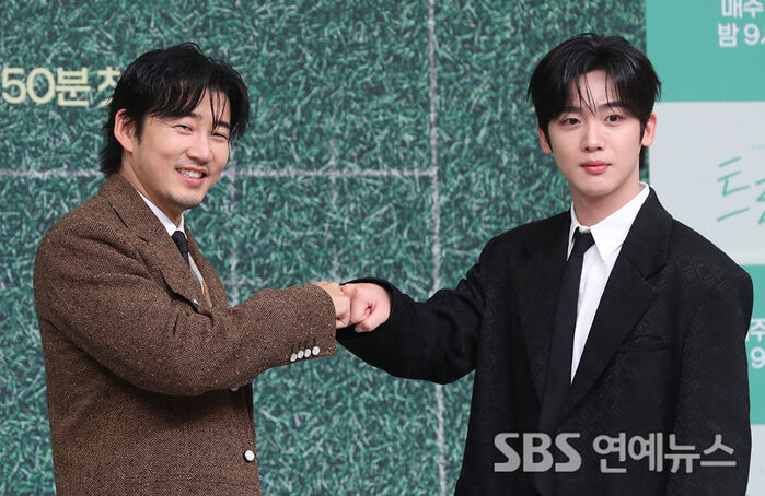 [E-Photo] Yoon Kye Sang and KIM YOHAN, 'The Coach and Captain of the Rugby Team'