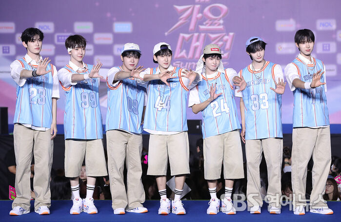 [E-Photo] KickFlip, 'The Energetic JYP Boy Group'