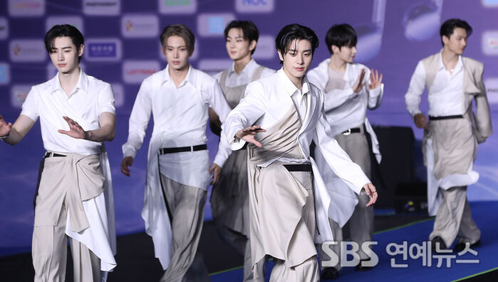 [E-Photo] ENHYPEN, 'Sending Love to ENGENEs'