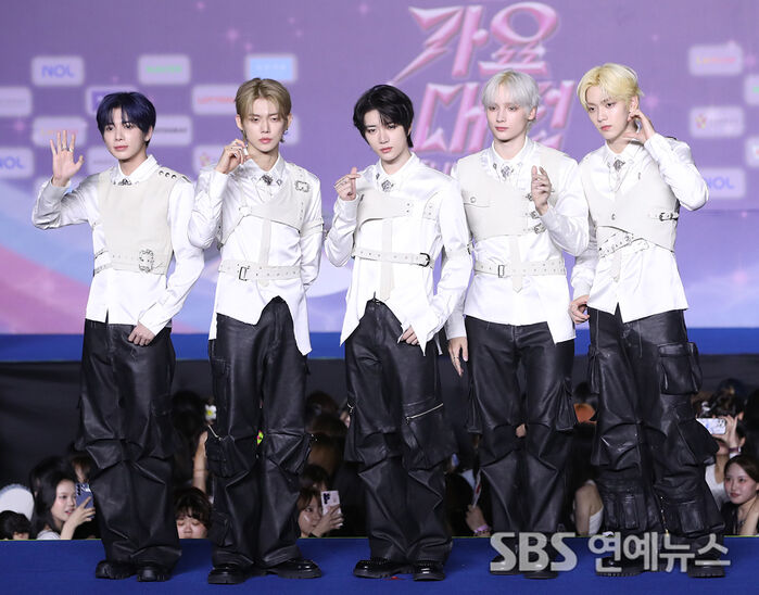 [E-Photo] TOMORROW X TOGETHER, 'Meeting the Lion Boys at the Music Festival'