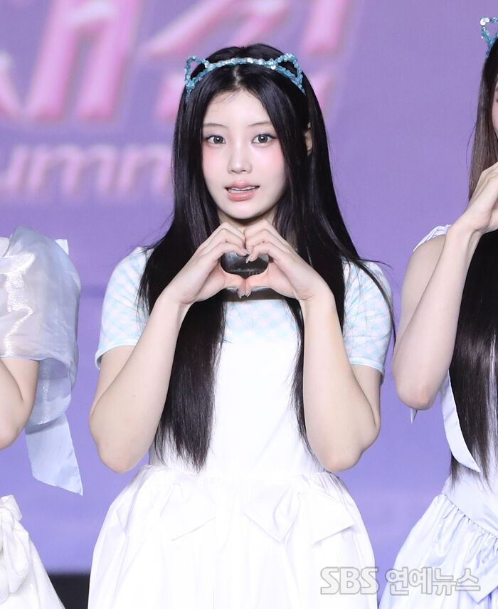 [E-Photo] ILLIT's Wonhee, 'Lovely Cat Heart'