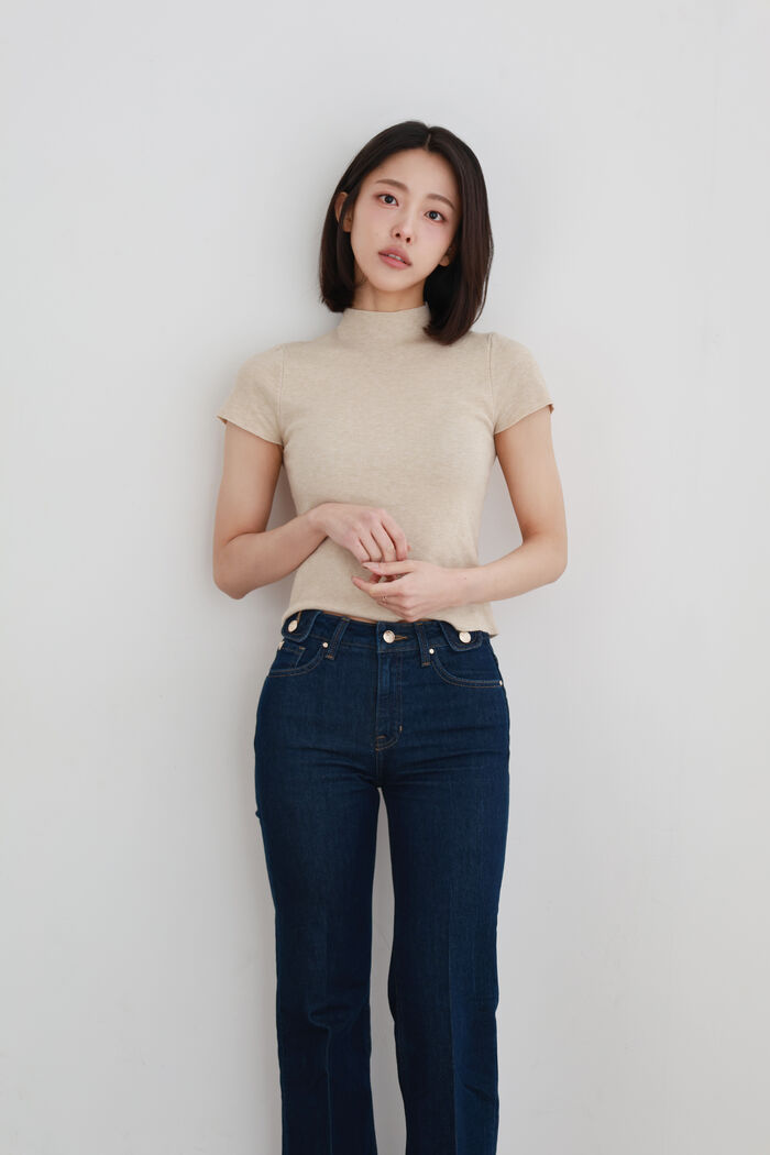 Hong Seo-hee Stars in Comedy Film 'Theory of Sicsa', Undergoing a Dramatic Transformation in Acting