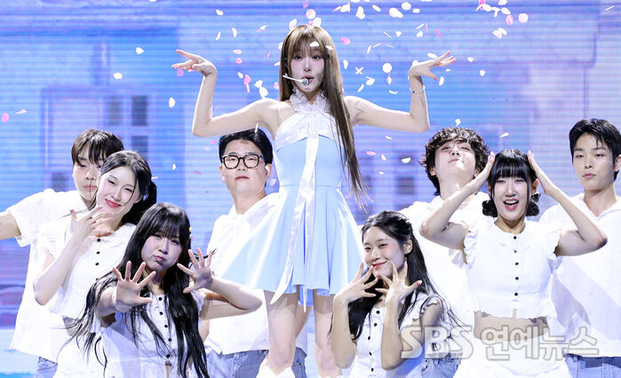 [E-Photo] YENA : From Funky Girl to High School Sweetheart