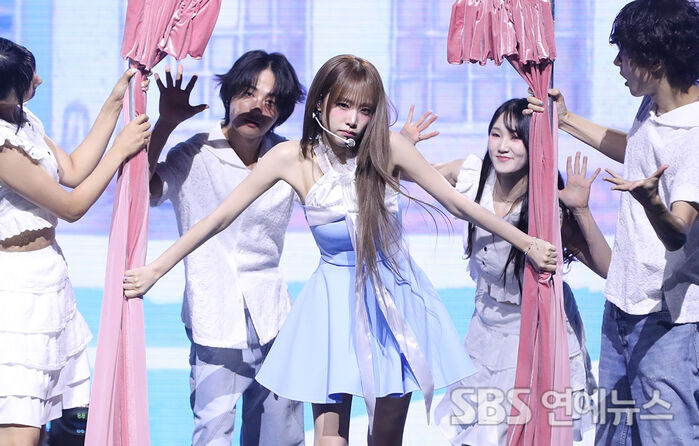 [E-Photo] Choi Yena Channels High School Musical Vibes